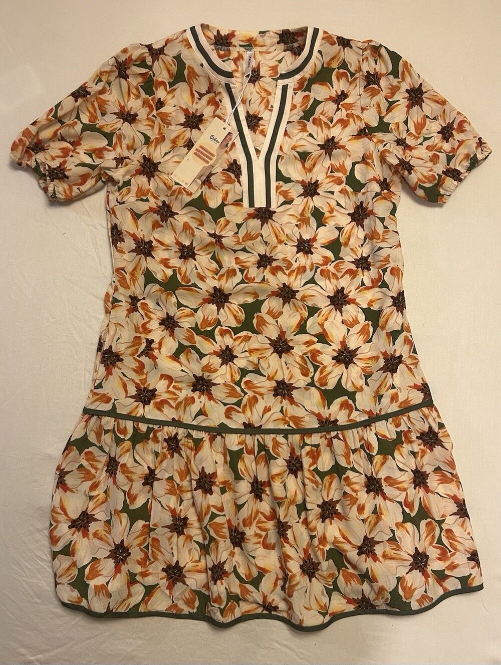 Dokotoo Fit & Flare Floral V-Neck Short Sleeve Flowered Dress w/ pockets size S